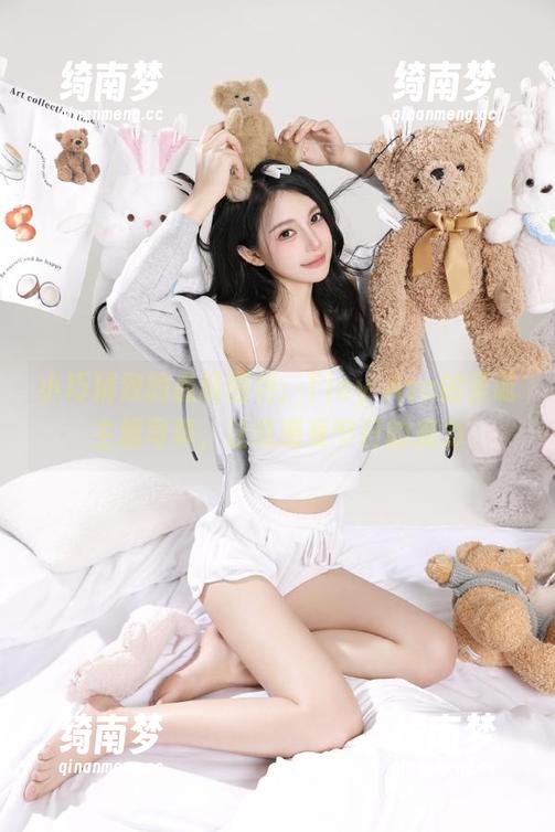 小巧精致的最新图包：Tiny Asa的圣诞主题写真，让您感受节日的魔力